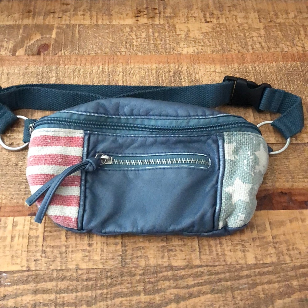 Tillys Americans fanny pack